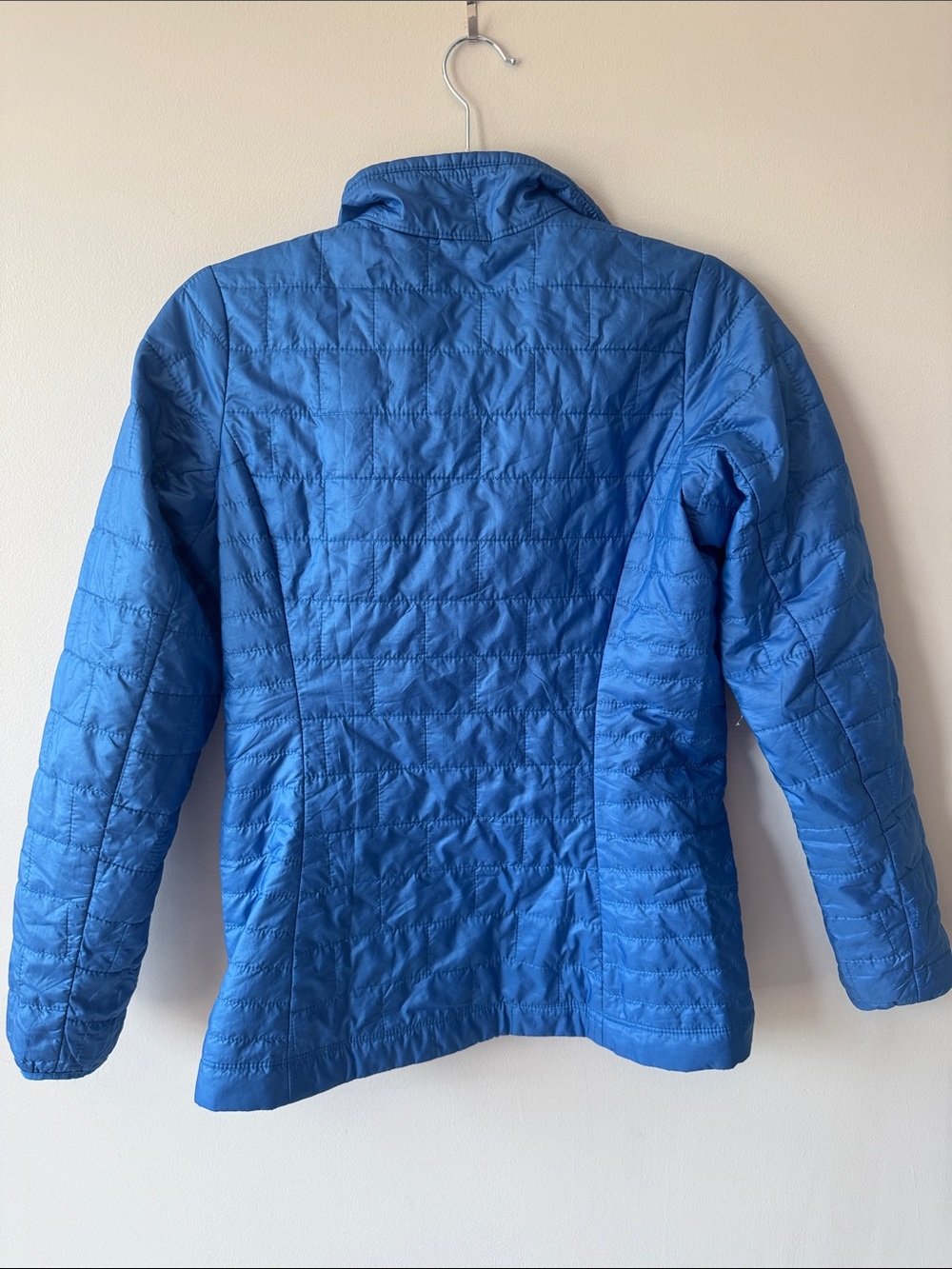 Patagonia Women’s Bright Blue Lightweight Quilted Puffer Jacket - Picture 4 of 6